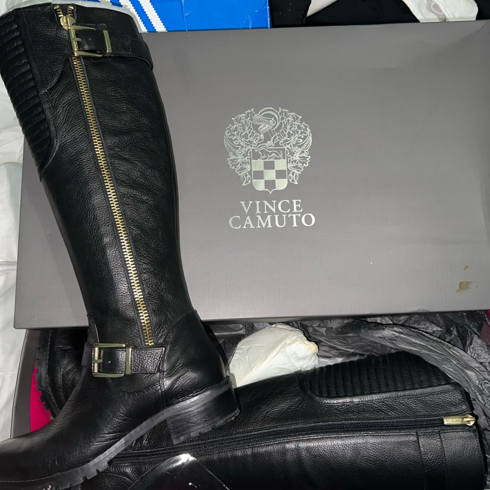 VINCE CAMUTO